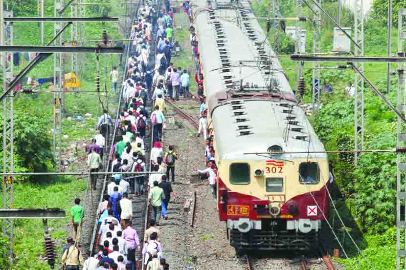 मध्य आणि हार्बर रेल्वे मार्गावर रविवार, १७ सप्टेंबर रोजी मेगा ब्लॉक घेण्यात येणार आहे.