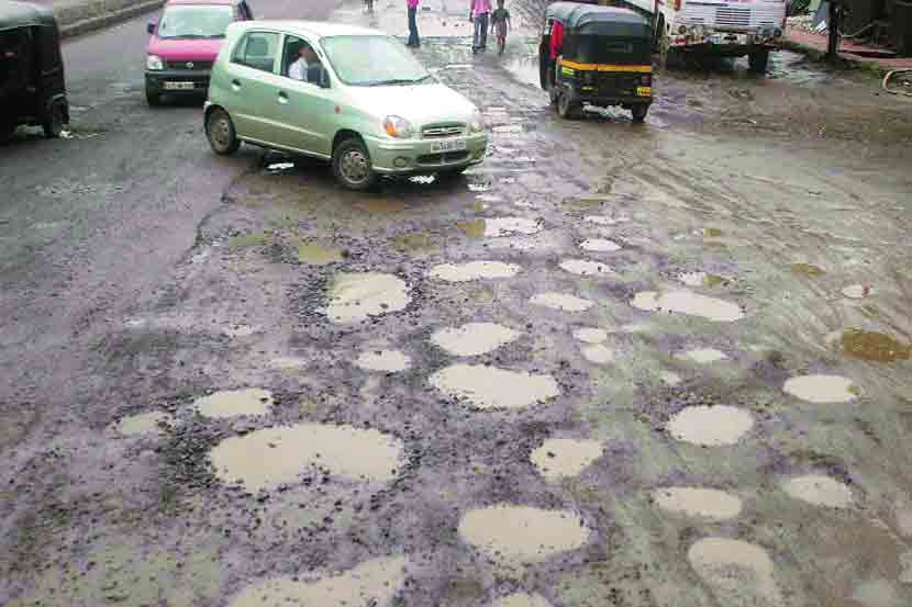 पाऊस थांबल्यावर खड्डे बुजविणार