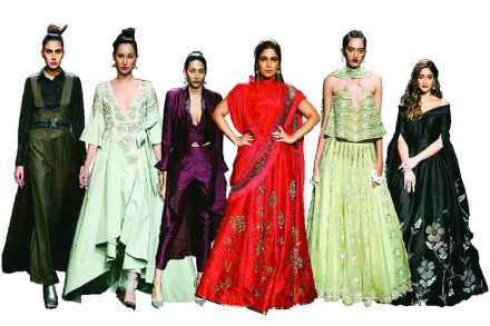 आऊट ऑफ फॅशन : ‘लुक’ विकणे आहे!