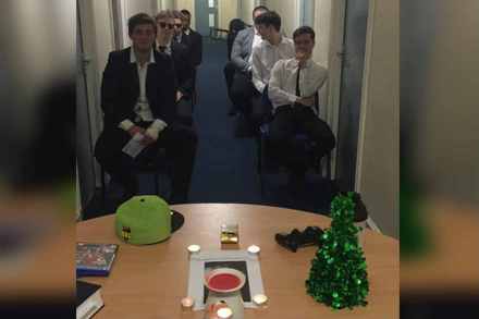 अॅडम मिनरल नावाच्या तरुणाचा हा किस्सा सोशल मीडियावर चर्चेचा विषय ठरला आहे अॅडम मिनरल नावाच्या तरुणाचा हा किस्सा सोशल मीडियावर चर्चेचा विषय ठरला आहे