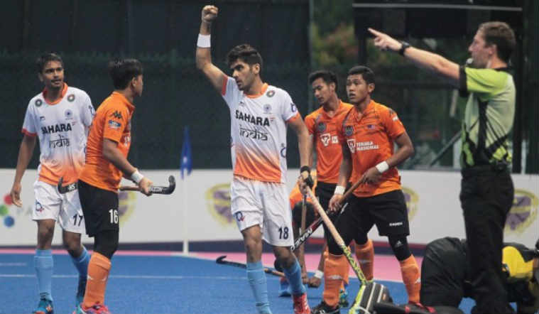 मलेशियाविरुद्ध गोल केल्यानंतर आनंद व्यक्त करताना भारताचे खेळाडू