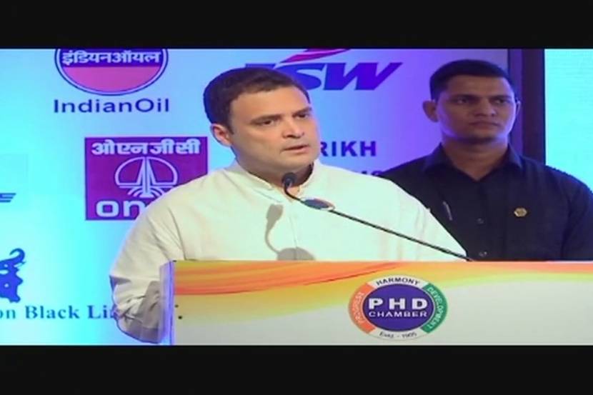 पीएचडी चेंबर्स ऑफ कॉमर्समध्ये बोलताना राहुल गांधी.