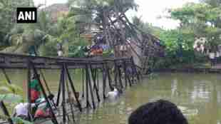 Kerala, old iron bridge, collapse, Chavara, Kollam, Kerala Minerals and Metals limited, one dead, several injured