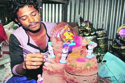 आली दिवाळी.. : मातीचे किल्ले आता आठवणीतच!  आली दिवाळी.. : मातीचे किल्ले आता आठवणीतच!