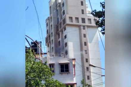 Loksatta, Loksatta news, loksatta newspaper, marathi news, marathi, Marathi news paper, Marathi news online, Marathi, Samachar, Marathi latest news, maharashtra news, mumbai, mumbai news in marathi, Mumbai, fire, broke out, 13th floor, La mer Building, Bandra west, Fire tenders, no casualties