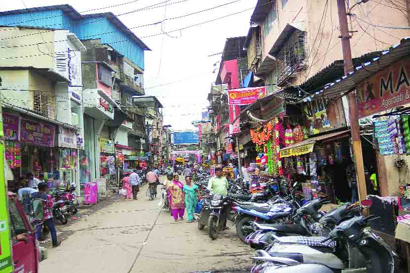 बाजारात शुकशुकाट बाजारात शुकशुकाट