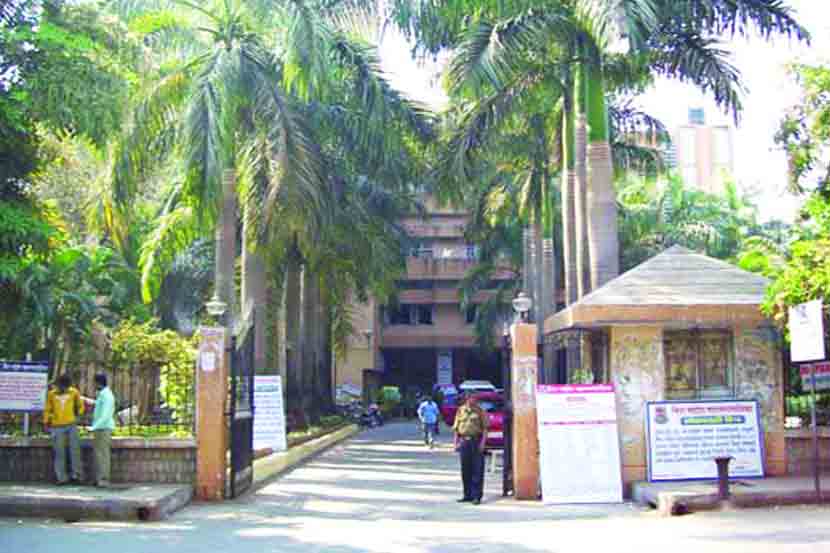 अधिकाऱ्याच्या निलंबनाचा प्रलंबित प्रस्ताव अखेर मार्गी