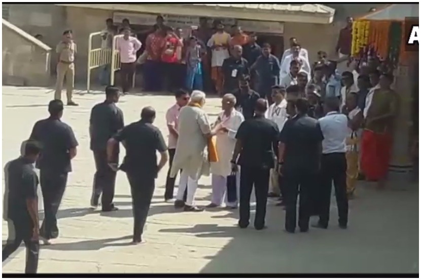 हरिभाई हे मोदींचे जुने मित्र आहेत. ते ५२ वर्षांपासून संघाशी जोडले गेले आहेत. मोदींबरोबर त्यांची घनिष्ठ मैत्री आहे. (छायाचित्र:एएनआय)