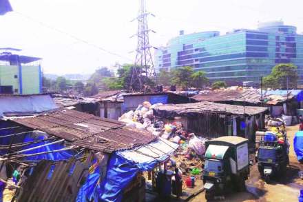 यादव नगर ते गवतेवाडी दरम्यानचा एमआयडीचा भूखंड अनधिकृत झोपडय़ांनी पुन्हा गिळंकृत केला आहे. यादव नगर ते गवतेवाडी दरम्यानचा एमआयडीचा भूखंड अनधिकृत झोपडय़ांनी पुन्हा गिळंकृत केला आहे.