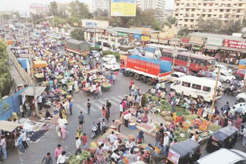 पिंपरी-चिंचवडमधील प्रशस्त रस्त्यांची सद्य:स्थितीत असणारी ही अवस्था शहरातील वाहतूक समस्येचे बोलके चित्र उभे करते. पिंपरी-चिंचवडमधील प्रशस्त रस्त्यांची सद्य:स्थितीत असणारी ही अवस्था शहरातील वाहतूक समस्येचे बोलके चित्र उभे करते.