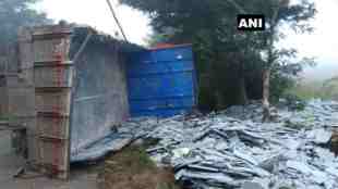 Loksatta, Loksatta news, loksatta newspaper, marathi news, marathi, Marathi news paper, Marathi news online, Marathi, Samachar, Marathi latest news, maharashtra news, maharashtra news, maharashtra news in marathi, maharashtra, sangli, labourers, killed, truck, overturns, tasgaon kavathe mahankal road, several injured