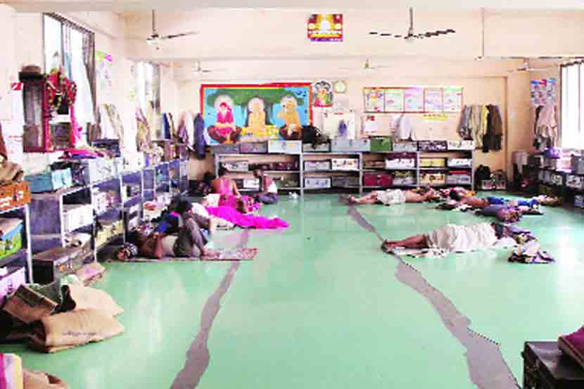 एसटी कर्मचाऱ्यांच्या ‘विश्रांती’ला असुविधांचा विळखा एसटी कर्मचाऱ्यांच्या ‘विश्रांती’ला असुविधांचा विळखा