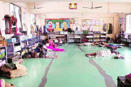 एसटी कर्मचाऱ्यांच्या ‘विश्रांती’ला असुविधांचा विळखा एसटी कर्मचाऱ्यांच्या ‘विश्रांती’ला असुविधांचा विळखा