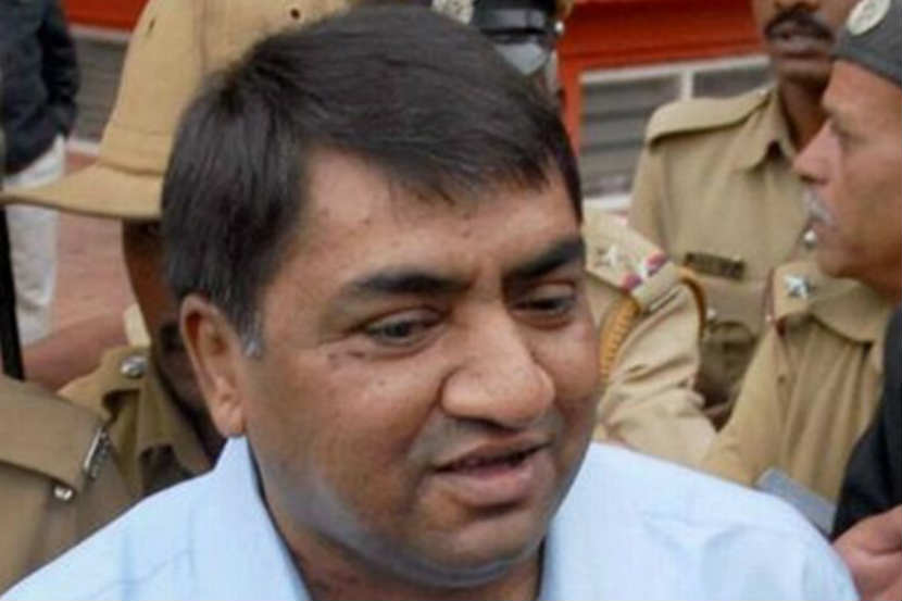 Loksatta, Loksatta news, loksatta newspaper, marathi news, marathi, Marathi news paper, Marathi news online, Marathi, Samachar, Marathi latest news, national news, national news in marathi, Delhi, fake stamp paper, racket, convict, Abdul Karim Telgi, critical condition, ventilator, Victoria, hospital, Bengaluru