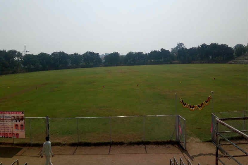५ एकर जागेवर वसलेल्या मैदानात अनेक अत्याधुनिक सोयी-सुवीधा देण्यात आलेल्या आहेत.