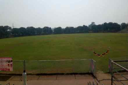 ५ एकर जागेवर वसलेल्या मैदानात अनेक अत्याधुनिक सोयी-सुवीधा देण्यात आलेल्या आहेत.