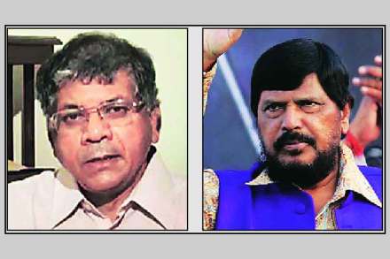 रामदास आठवले, प्रकाश आंबेडकर