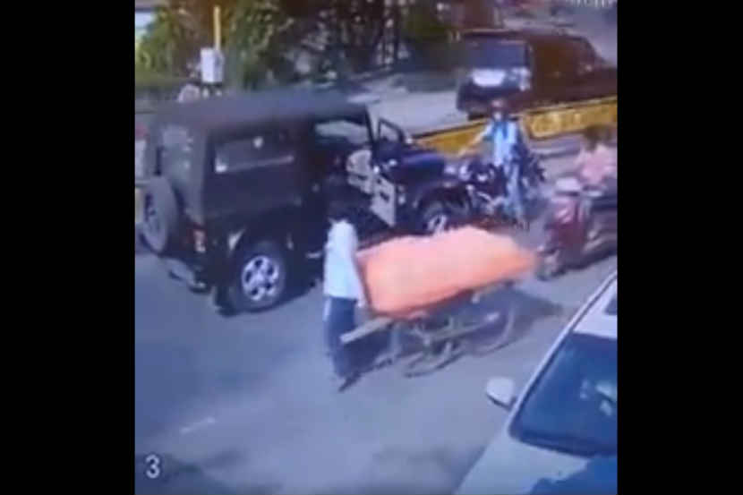 Viral Video : ‘या’ तरुणाच्या हिंमतीची दाद दिलीच पाहिजे