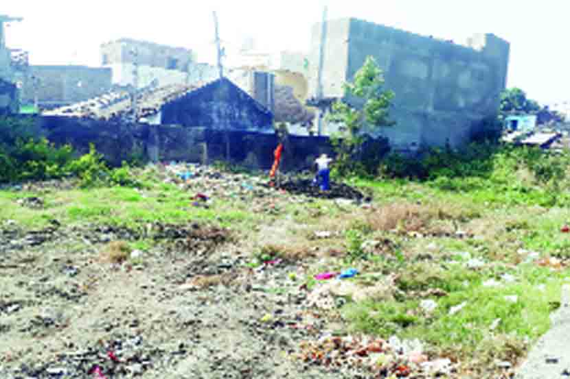 दफनभूमीवरील अस्वच्छता