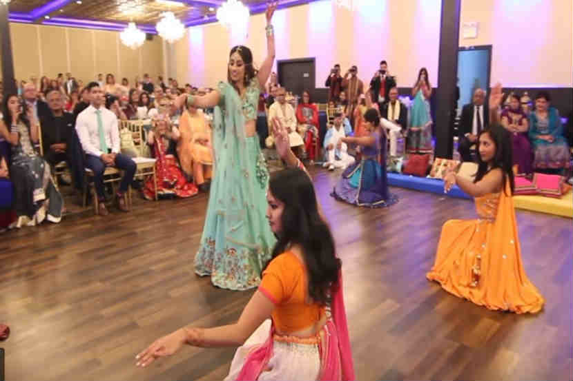 рд╕реЛрд╢рд▓ рдореАрдбрд┐рдпрд╛рд╡рд░ рд╡реНрд╣рд┐рдбрд┐рдУ рд╡реНрд╣рд╛рдпрд░рд▓ рд╣реЛрдд рдЖрд╣реЗ
(рдЫрд╛рдпрд╛ рдЖрдгрд┐ рд╡реНрд╣рд┐рдбрд┐рдУ рд╕реМрдЬрдиреНрдп : Shaista/ youtube)
 рд╕реЛрд╢рд▓ рдореАрдбрд┐рдпрд╛рд╡рд░ рд╡реНрд╣рд┐рдбрд┐рдУ рд╡реНрд╣рд╛рдпрд░рд▓ рд╣реЛрдд рдЖрд╣реЗ
(рдЫрд╛рдпрд╛ рдЖрдгрд┐ рд╡реНрд╣рд┐рдбрд┐рдУ рд╕реМрдЬрдиреНрдп : Shaista/ youtube)