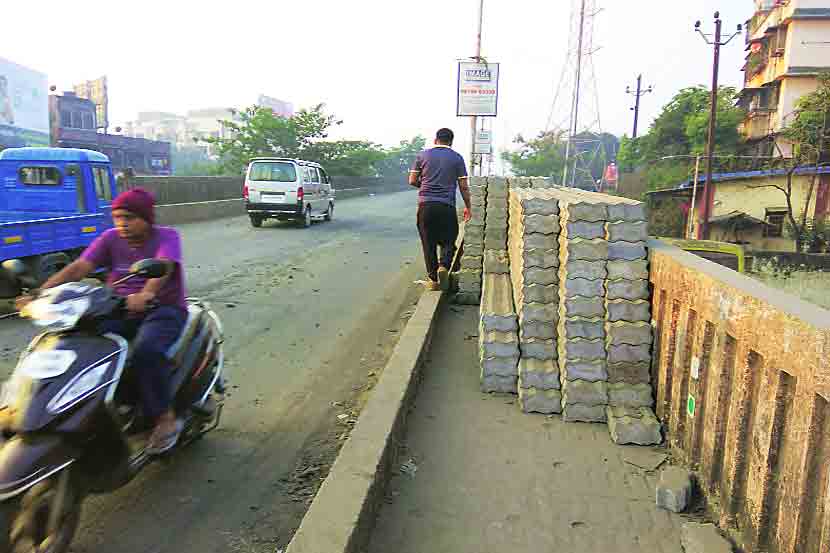 पादचाऱ्यांचा मार्ग ‘ब्लॉक’