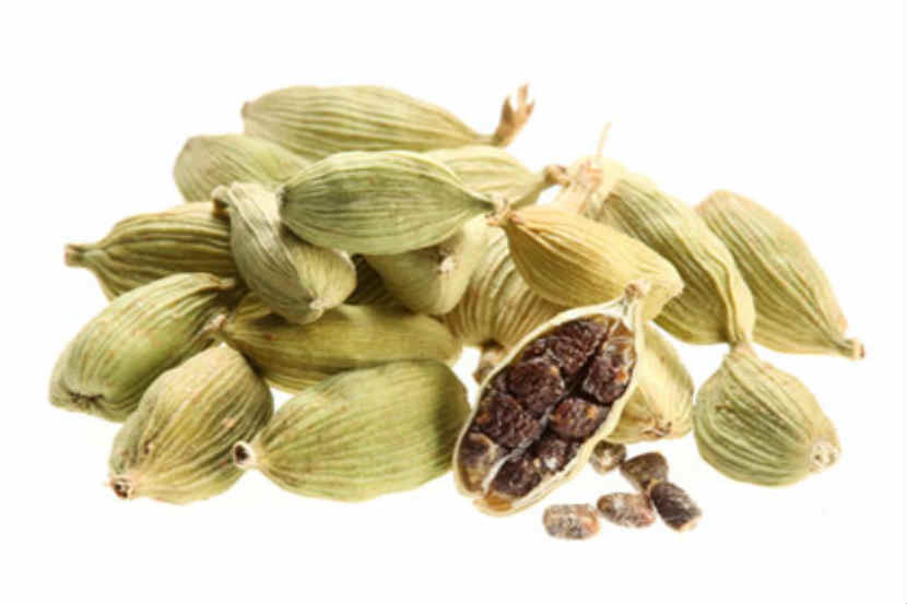 वेलचीचे पाणी पिण्याचे हे फायदे तुम्हाला माहितीयेत?