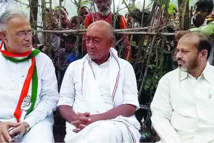 नर्मदा परिक्रमेदरम्यान अक्कलकुवा तालुक्यातील कुकडीपादर या गावी काँग्रेसचे ज्येष्ठ नेते दिग्विजय सिंग यांनी काही वेळ विश्रांती घेतली. नर्मदा परिक्रमेदरम्यान अक्कलकुवा तालुक्यातील कुकडीपादर या गावी काँग्रेसचे ज्येष्ठ नेते दिग्विजय सिंग यांनी काही वेळ विश्रांती घेतली.