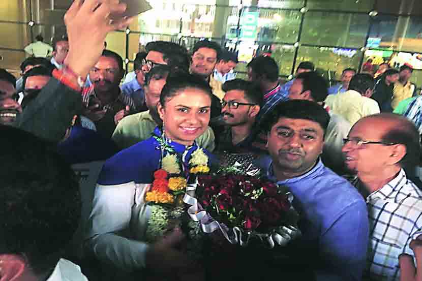 अभिलाषा, सायलीचे जल्लोषात स्वागत