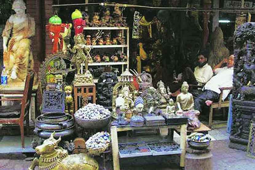 ‘चोर’ बाजाराचा ‘शोर’
