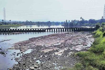 खानिवडे बंधाऱ्याला गळती
