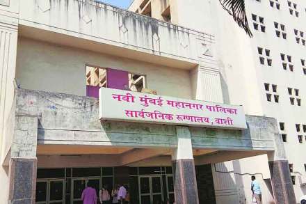 शहरात डेंग्यूच्या रुग्णांची संख्या वाढत असताना डेंग्यूच्या तपासणीसाठी आवश्यक किट्स संपले आहेत.