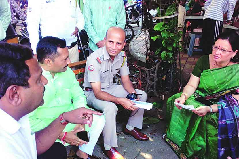 कोंडी सोडविण्यासाठी विश्रामबाग वाहतूक विभाग आणि महापौर मुक्ता टिळक यांनी पुढाकार घेतला आहे. 