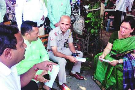 कोंडी सोडविण्यासाठी विश्रामबाग वाहतूक विभाग आणि महापौर मुक्ता टिळक यांनी पुढाकार घेतला आहे.  कोंडी सोडविण्यासाठी विश्रामबाग वाहतूक विभाग आणि महापौर मुक्ता टिळक यांनी पुढाकार घेतला आहे.