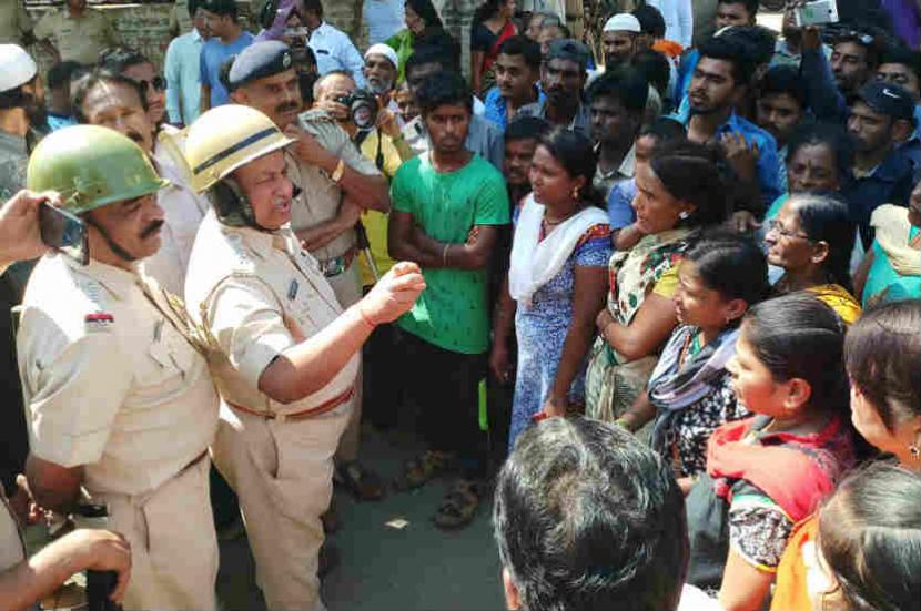 पोलीस कोठडीत आरोपीचा मृत्यू झाल्याने तणाव निर्माण झाला होता. पोलीस कोठडीत आरोपीचा मृत्यू झाल्याने तणाव निर्माण झाला होता.