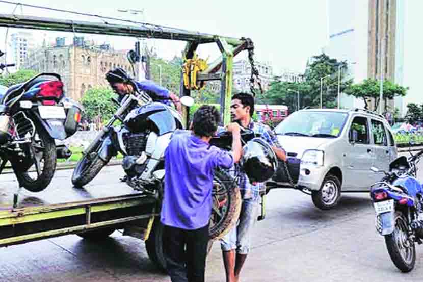 निविदाप्रक्रियेविनाच टोइंग वाहने सेवेत