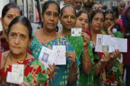 Gujarat election results 2017: गुजरातमध्ये पुन्हा कमळच, काँग्रेसकडून कडवी झुंज