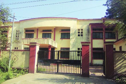 जिल्हा परिषदेच्या माध्यमातून बदलापूर गावात दोन वर्षांपूर्वी उभारण्यात आलेले शासकीय तंत्र विद्यालय. जिल्हा परिषदेच्या माध्यमातून बदलापूर गावात दोन वर्षांपूर्वी उभारण्यात आलेले शासकीय तंत्र विद्यालय.