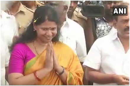 कनीमोळी आणि ए. राजा यांचे तामिळनाडूत भव्य स्वागत करण्यात आले.