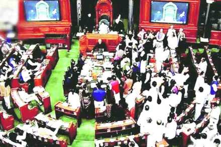 संसदेत कामकाज न झालेल्या दिवसांचं वेतन आणि भत्ते न घेण्याचा भाजपा-एनडीए खासदारांचा निर्णय संसदेत कामकाज न झालेल्या दिवसांचं वेतन आणि भत्ते न घेण्याचा भाजपा-एनडीए खासदारांचा निर्णय