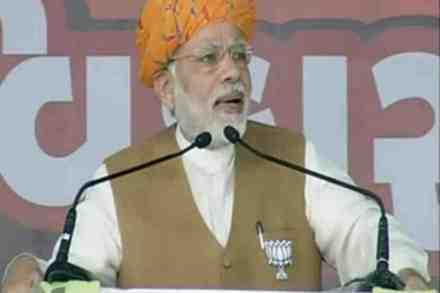 अहमदाबाद येथील सभेत बोलताना पंतप्रधान नरेंद्र मोदी 