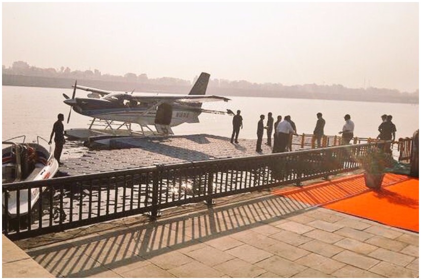 मोदींनी आपल्या सुरक्षा रक्षकांसोबत सी-प्लेनमधून प्रवास केला. 