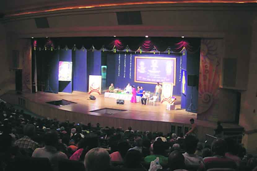 Savitribai Phule Natyagruha Acharya Atre Rang Mandir in Kalyan kdmc mayor