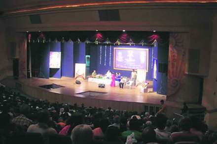 Savitribai Phule Natyagruha Acharya Atre Rang Mandir in Kalyan kdmc mayor