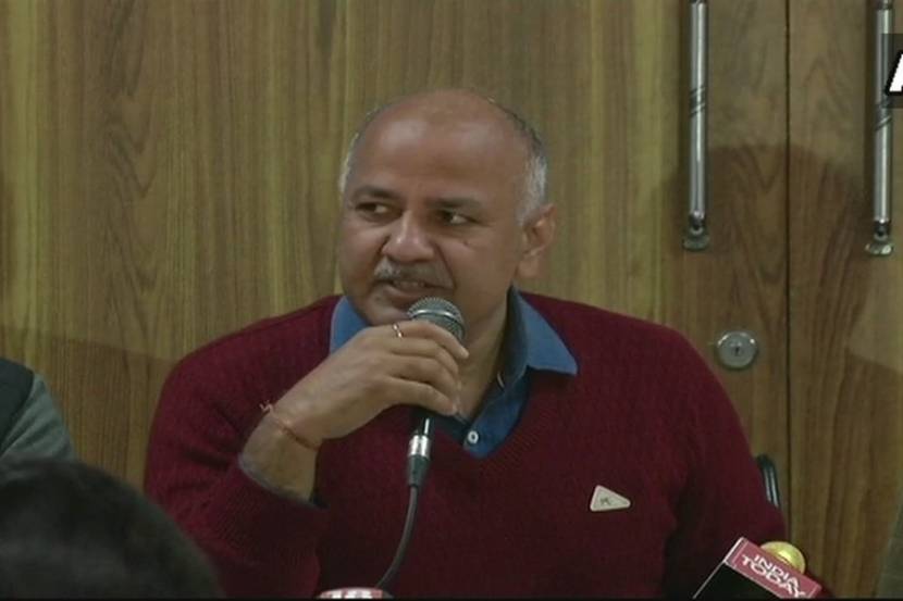 पत्रकार परिषदेत बोलताना मनिष सिसोदिया.
