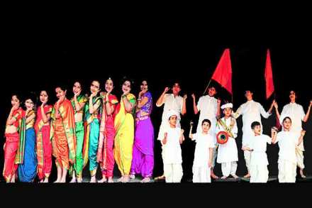 नाटक बिटक : नात्यांतल्या ‘अधुरे’पणाचं नाटय़