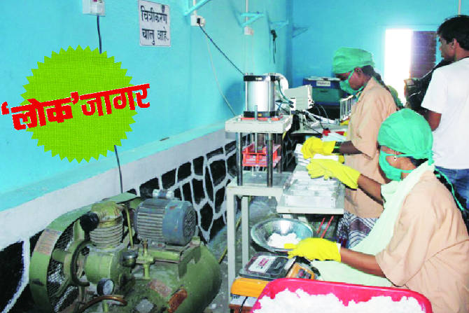 अशाही काही महिला आहेत ज्या केवळ मार्गदर्शन करण्यापर्यंत थांबल्या नाहीत तर त्यांनी प्रत्यक्ष सॅनिटरी नॅपकिन्सची निर्मिती करून ते ग्रामीण भागापर्यंत पोहोचवले.