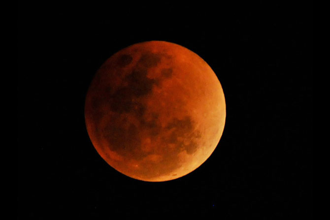 Lunar Eclipse 2018 Super Blood Blue Moon Photos - Latest Photos | Lunar ...