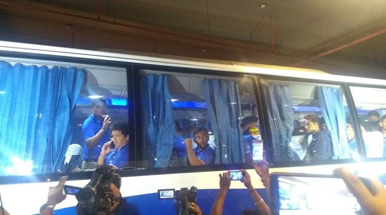 चौथ्यांदा १९ वर्षाखालील विश्वचषक जिंकणाऱ्या भारतीय संघाचं नुकतचं मुंबई विमानतळावर आगमन झालं चौथ्यांदा १९ वर्षाखालील विश्वचषक जिंकणाऱ्या भारतीय संघाचं नुकतचं मुंबई विमानतळावर आगमन झालं