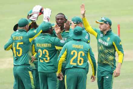 रबाडाच्या मानधनातली १५ टक्के रक्कम कापली