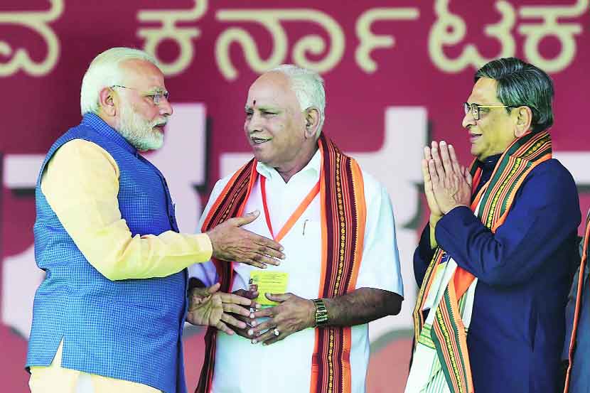 पंतप्रधान नरेंद्र मोदी यांच्या बंगळुरु येथे रविवारी झालेल्या सभेला एकेकाळचे काँग्रेसचे ज्येष्ठ नेते व आता भाजपवासी झालेले एस. एम. कृष्णा व्यासपीठावर होते.